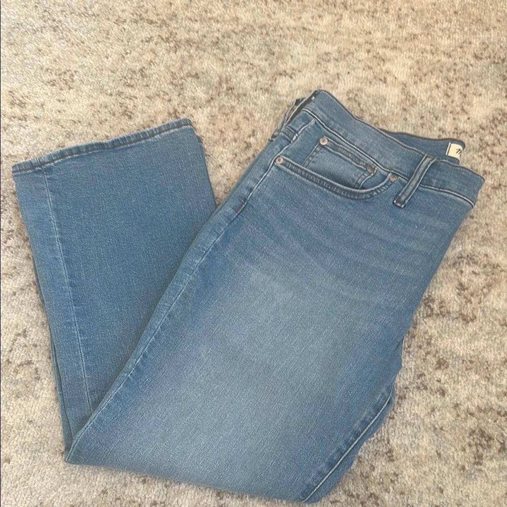 Madewell Women's mid rise kick out jeans- cropped in Light Blue